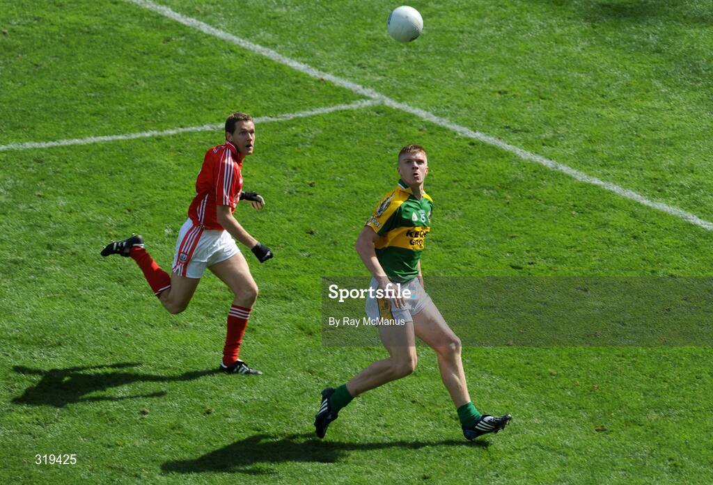 31 August 2008; Tommy Walsh, Kerry, in action against Diarmuid Duggan, Cork. GAA Football All-Ireland Senior Championship Semi-Final Replay, Kerry v Cork, Croke Park, Dublin. Picture credit: Ray McManus / SPORTSFILE