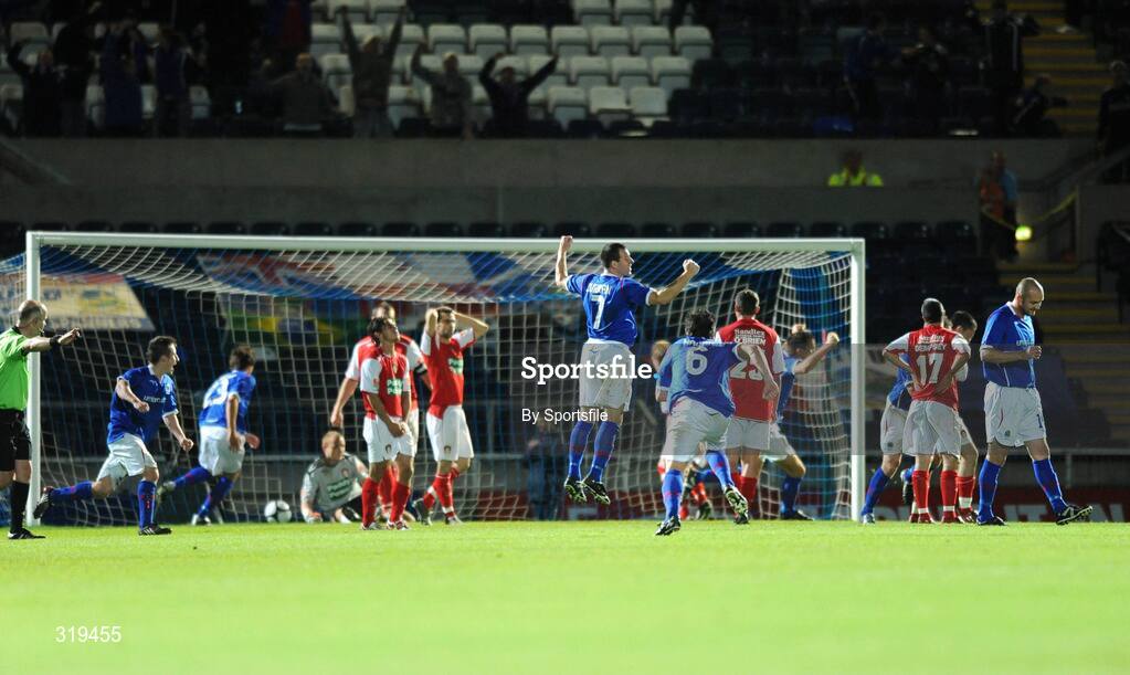 2 September 2008; Linfield celebrate after scoring their equalizing goal. Setanta Sports Cup, Group Two, Linfield v St. Patrick's Athletic, Windsor Park, Belfast, Co. Antrim. Photo by Sportsfile
