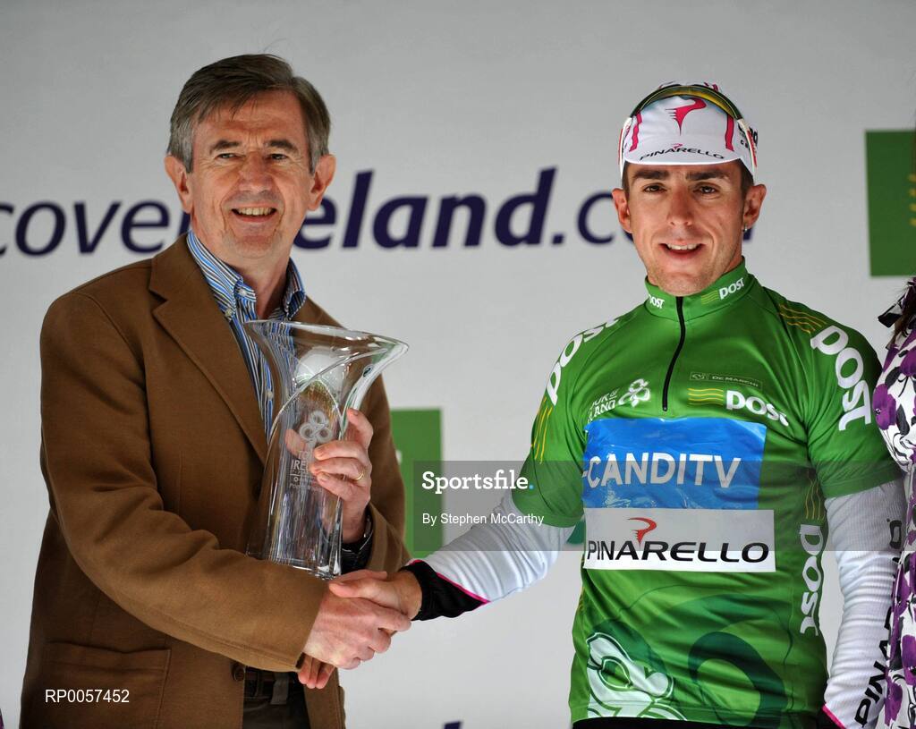 31 August 2008; An Post Chief Executive Donal O'Connell presents Russell Downing, Pinarello CandiTV, with his trophy after winning the An Post sponsored Green Jersey. 2008 Tour of Ireland - Stage 5, Killarney - Cork. Picture credit: Stephen McCarthy / SPORTSFILE  *** Local Caption ***