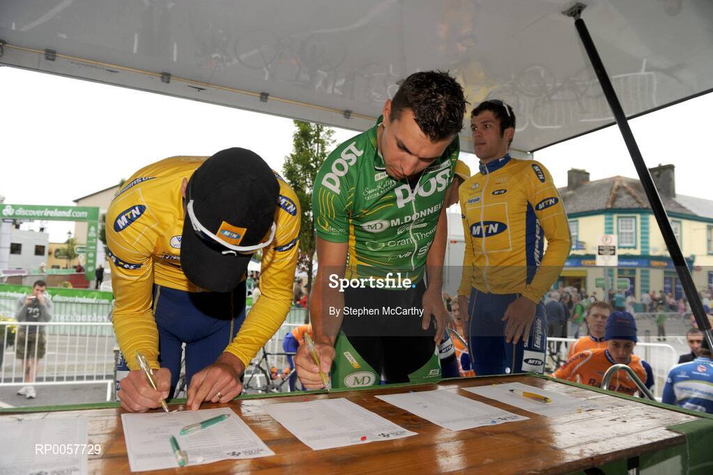 29 August 2008; Kenny Lisabeth, of the An Post sponsored Sean Kelly team, signs on ahead of the third stage of the Tour of Ireland. 2008 Tour of Ireland - Stage 3, Ballinrobe - Galway. Picture credit: Stephen McCarthy / SPORTSFILE  *** Local Caption ***