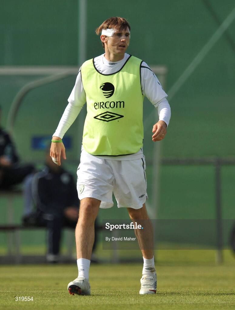 4 September 2008; Republic of Ireland's Kevin Kilbane wearing a face mask during a squad training session. Gannon Park, Malahide, Dublin. Picture credit: David Maher / SPORTSFILE