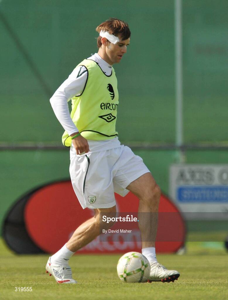 4 September 2008; Republic of Ireland's Kevin Kilbane wearing a face mask during a squad training session. Gannon Park, Malahide, Dublin. Picture credit: David Maher / SPORTSFILE