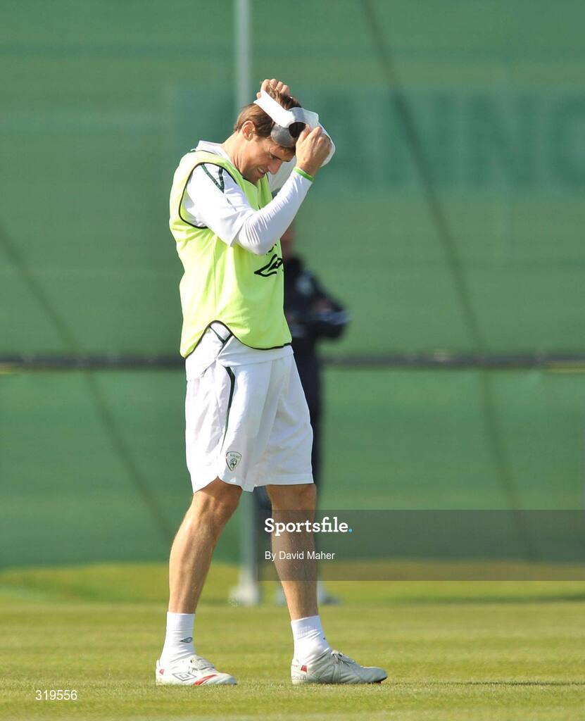 4 September 2008; Republic of Ireland's Kevin Kilbane puts a face mask on during a squad training session. Gannon Park, Malahide, Dublin. Picture credit: David Maher / SPORTSFILE
