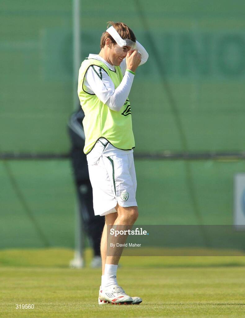 4 September 2008; Republic of Ireland's Kevin Kilbane puts a face mask on during a squad training session. Gannon Park, Malahide, Dublin. Picture credit: David Maher / SPORTSFILE