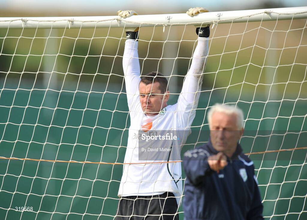 4 September 2008; Republic of Ireland goalkeeper Shay Given watches team manager Giovanni Trapattoni during a squad training session. Gannon Park, Malahide, Dublin. Picture credit: David Maher / SPORTSFILE