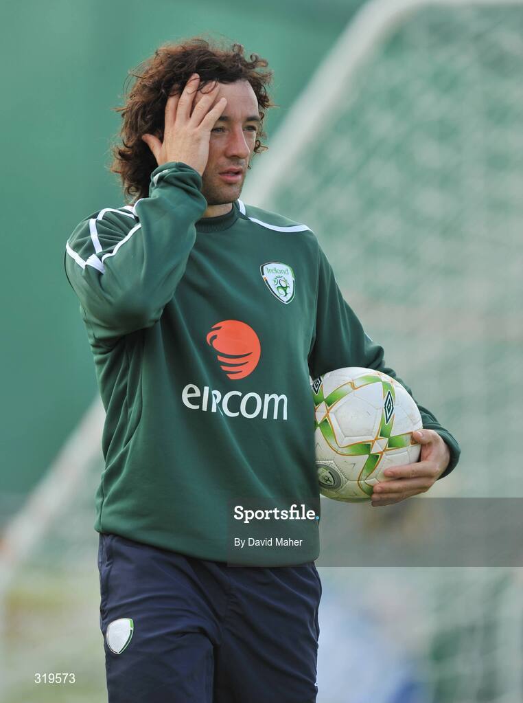 4 September 2008; Republic of Ireland's Stephen Hunt during a squad training session. Gannon Park, Malahide, Dublin. Picture credit: David Maher / SPORTSFILE