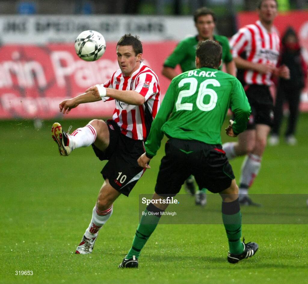 2 Septemeber 2008; Kevin McHugh, Derry City, in action against Johnny Black, Glentoran. Setanta Cup, Derry City v Glentoran, Brandywell, Derry. Picture credit: Oliver McVeigh / SPORTSFILE