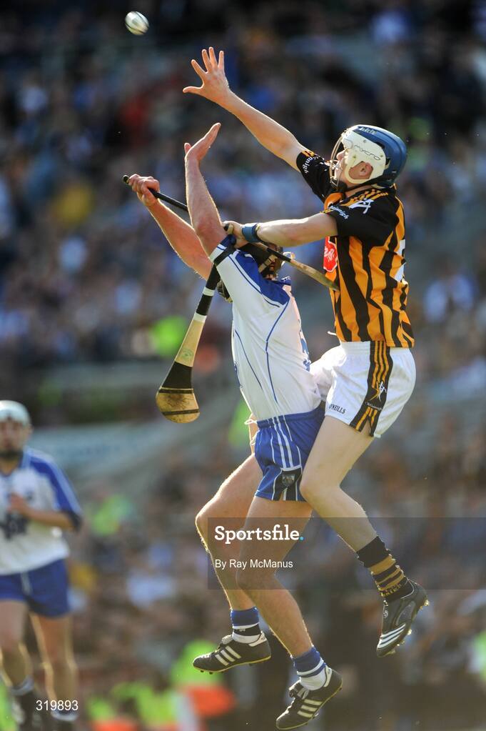 7 September 2008; T.J. Reid, Kilkenny, in action against Tony Browne, Waterford. GAA Hurling All-Ireland Senior Championship Final, Kilkenny v Waterford, Croke Park, Dublin. Picture credit: Ray McManus / SPORTSFILE