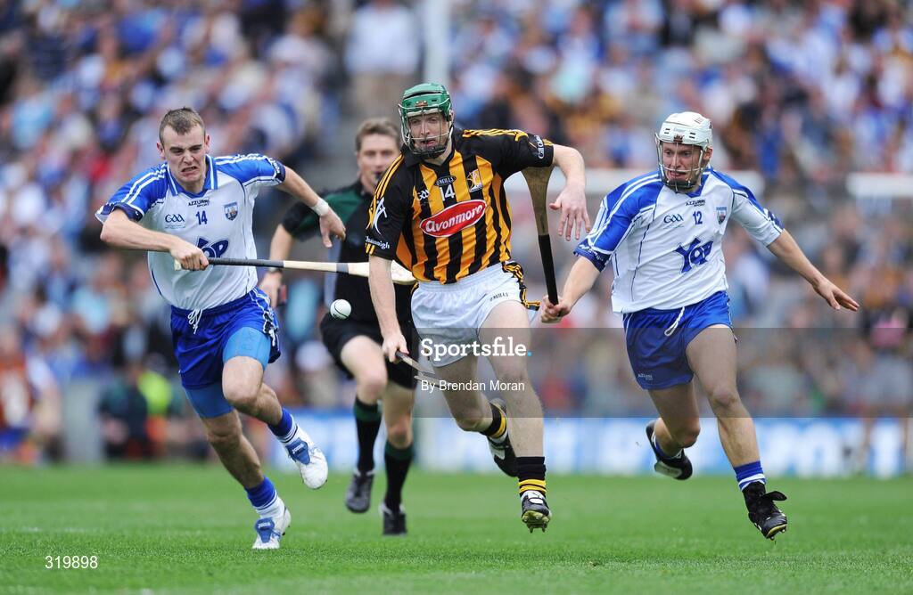 7 September 2008; Henry Shefflin, Kilkenny, in action against Eoin Kelly, left, and Stephen Molumphy, Waterford. GAA Hurling All-Ireland Senior Championship Final, Kilkenny v Waterford, Croke Park, Dublin. Picture credit: Brendan Moran / SPORTSFILE