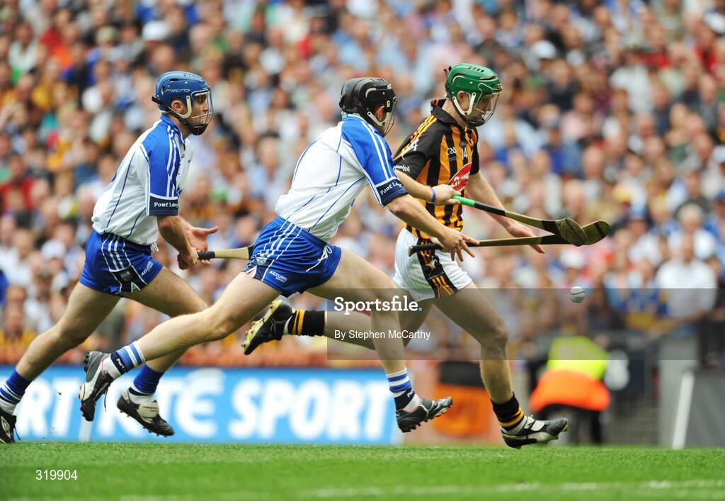 7 September 2008; Henry Shefflin, Kilkenny, in action against Michael Walsh, left, and Kevin Moran, Waterford. GAA Hurling All-Ireland Senior Championship Final, Kilkenny v Waterford, Croke Park, Dublin. Picture credit: Stephen McCarthy / SPORTSFILE