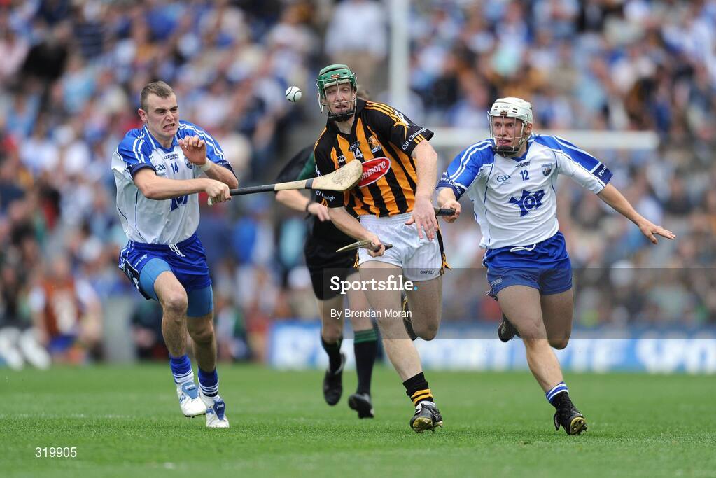 7 September 2008; Henry Shefflin, Kilkenny, in action against Eoin Kelly, left, and Stephen Molumphy, Waterford. GAA Hurling All-Ireland Senior Championship Final, Kilkenny v Waterford, Croke Park, Dublin. Picture credit: Brendan Moran / SPORTSFILE