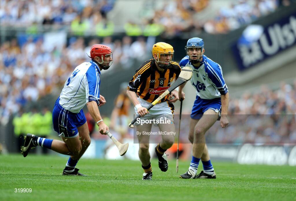 7 September 2008; James 'Cha' Fitzpatrick, Kilkenny, in action against Seamus Prendergast, left, and Michael Walsh, Waterford. GAA Hurling All-Ireland Senior Championship Final, Kilkenny v Waterford, Croke Park, Dublin. Picture credit: Stephen McCarthy / SPORTSFILE