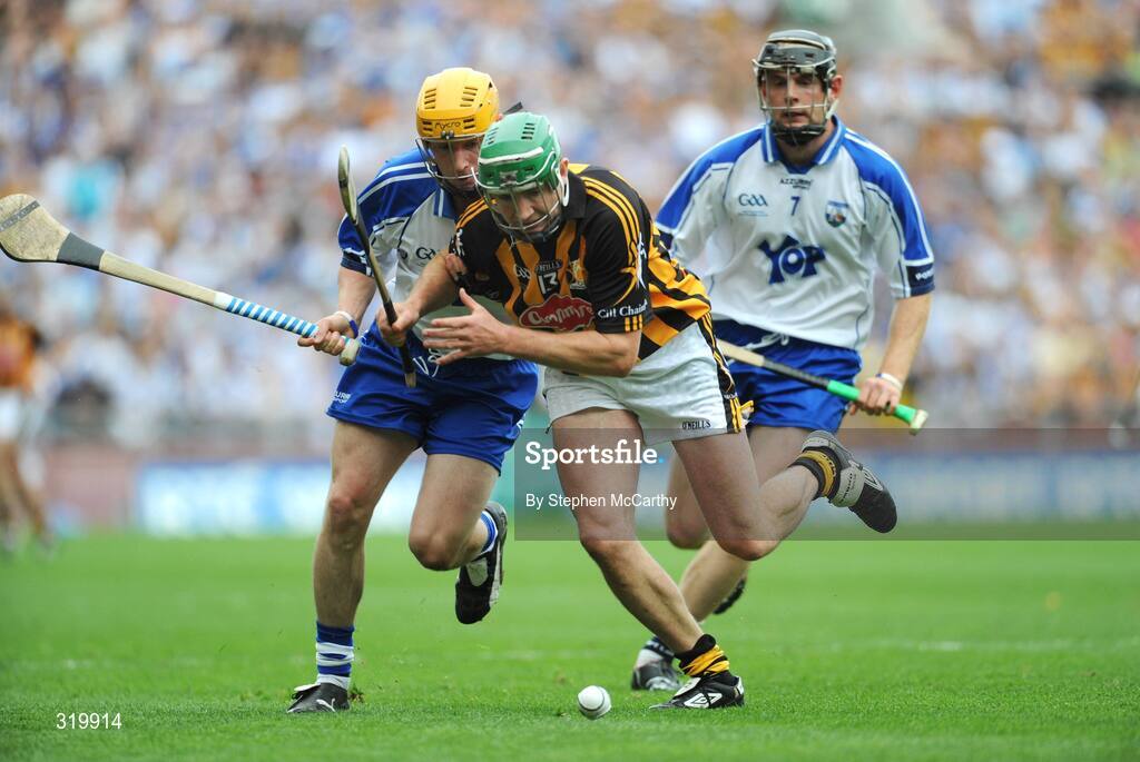 7 September 2008; Eddie Brennan, Kilkenny, in action against Eoin Murphy, left, and Kevin Moran, Waterford. GAA Hurling All-Ireland Senior Championship Final, Kilkenny v Waterford, Croke Park, Dublin. Picture credit: Stephen McCarthy / SPORTSFILE