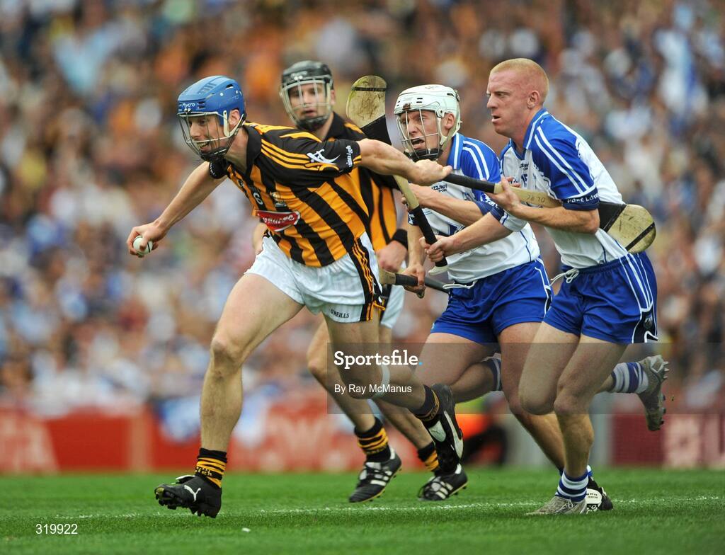 7 September 2008; Brian Hogan, Kilkenny, prepares to clear under pressure from Waterford forwards Stephen Molumphy, left, and John Mullane. GAA Hurling All-Ireland Senior Championship Final, Kilkenny v Waterford, Croke Park, Dublin. Picture credit: Ray McManus / SPORTSFILE