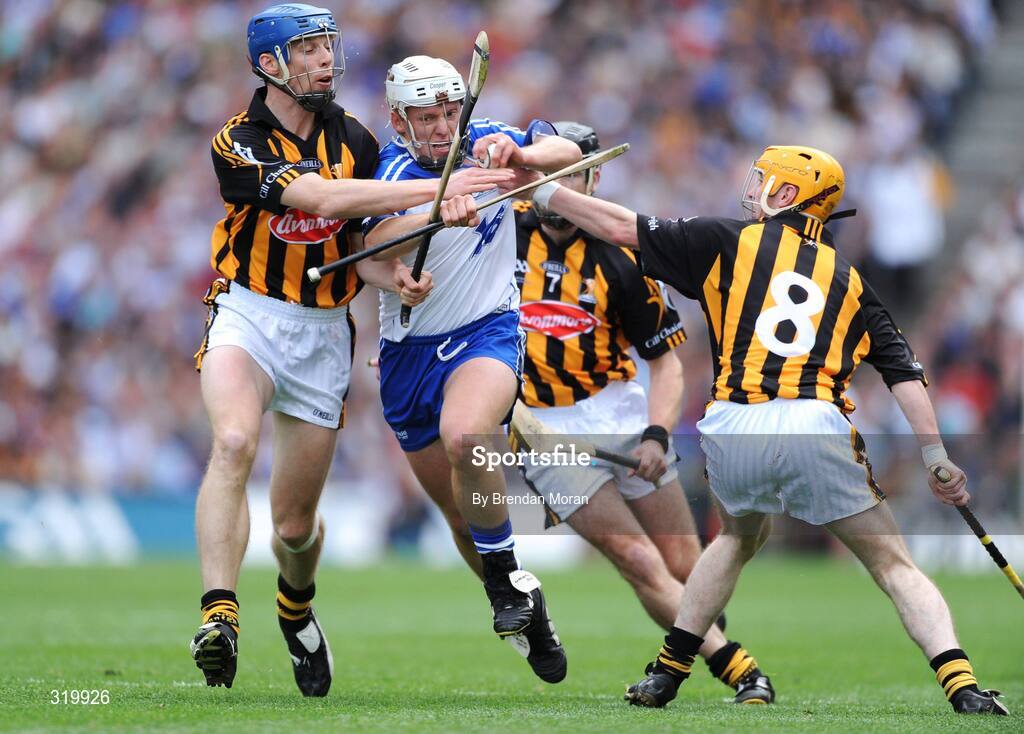 7 September 2008; Stephen Molumphy, Waterford, in action against Brian Hogan, left, and James 'Cha' Fitzpatrick, Kilkenny. GAA Hurling All-Ireland Senior Championship Final, Kilkenny v Waterford, Croke Park, Dublin. Picture credit: Brendan Moran / SPORTSFILE
