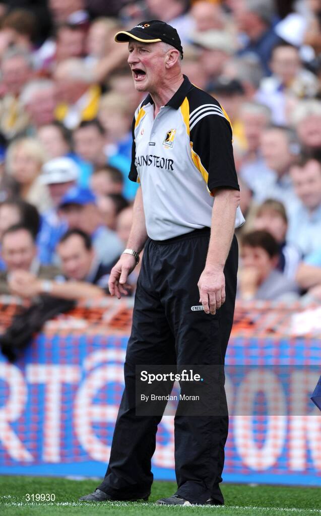 7 September 2008; Kilkenny manager Brian Cody urges his players on from the sideline. GAA Hurling All-Ireland Senior Championship Final, Kilkenny v Waterford, Croke Park, Dublin. Picture credit: Brendan Moran / SPORTSFILE