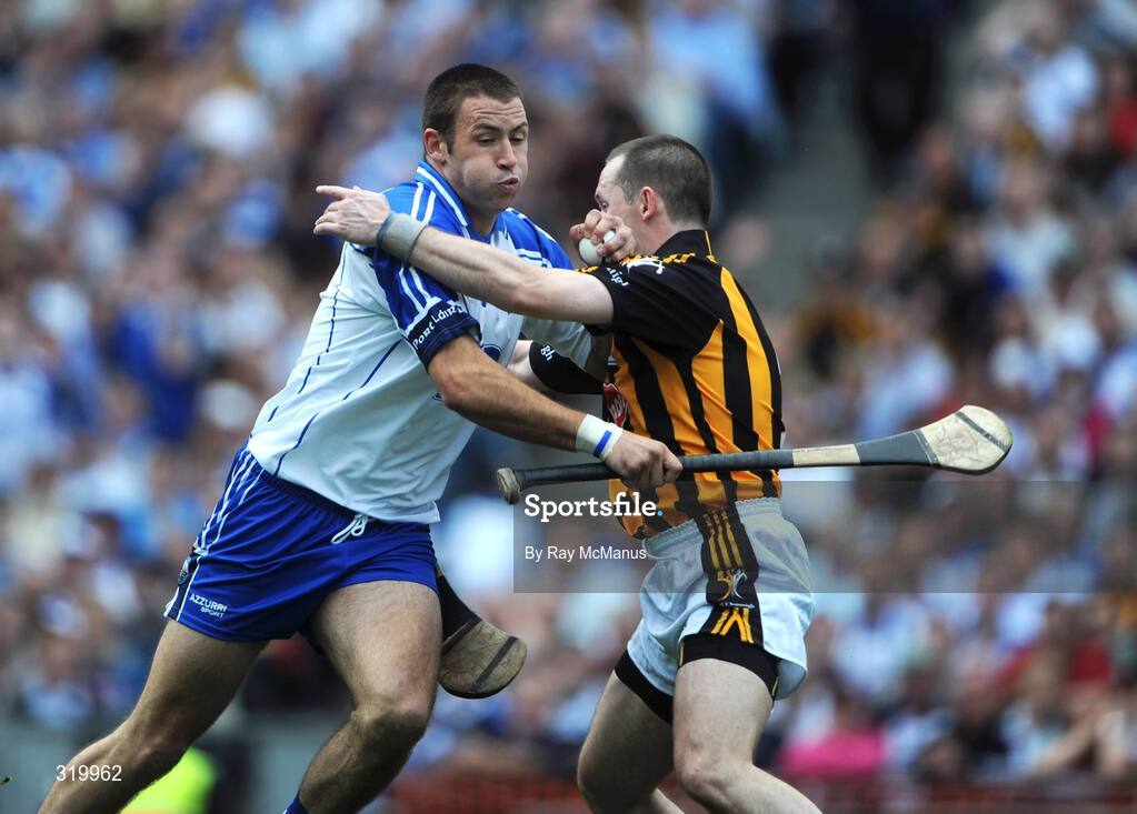 7 September 2008; Dan Shanahan, Waterford, in action against Michael Kavanagh, Kilkenny. GAA Hurling All-Ireland Senior Championship Final, Kilkenny v Waterford, Croke Park, Dublin. Picture credit: Ray McManus / SPORTSFILE