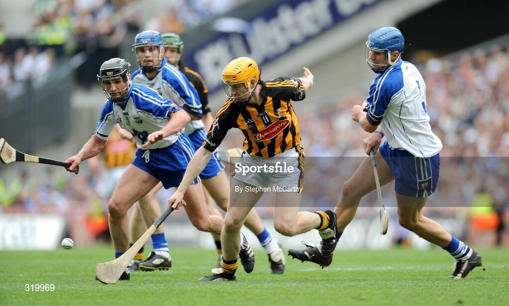 7 September 2008; Richie Power, Kilkenny, in action against Tony Browne, left, and Declan Prendergast, Waterford. GAA Hurling All-Ireland Senior Championship Final, Kilkenny v Waterford, Croke Park, Dublin. Picture credit: Stephen McCarthy / SPORTSFILE