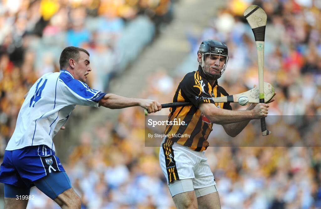 7 September 2008; Noel Hickey, Kilkenny, in action against Eoin Kelly, Waterford. GAA Hurling All-Ireland Senior Championship Final, Kilkenny v Waterford, Croke Park, Dublin. Picture credit: Stephen McCarthy / SPORTSFILE