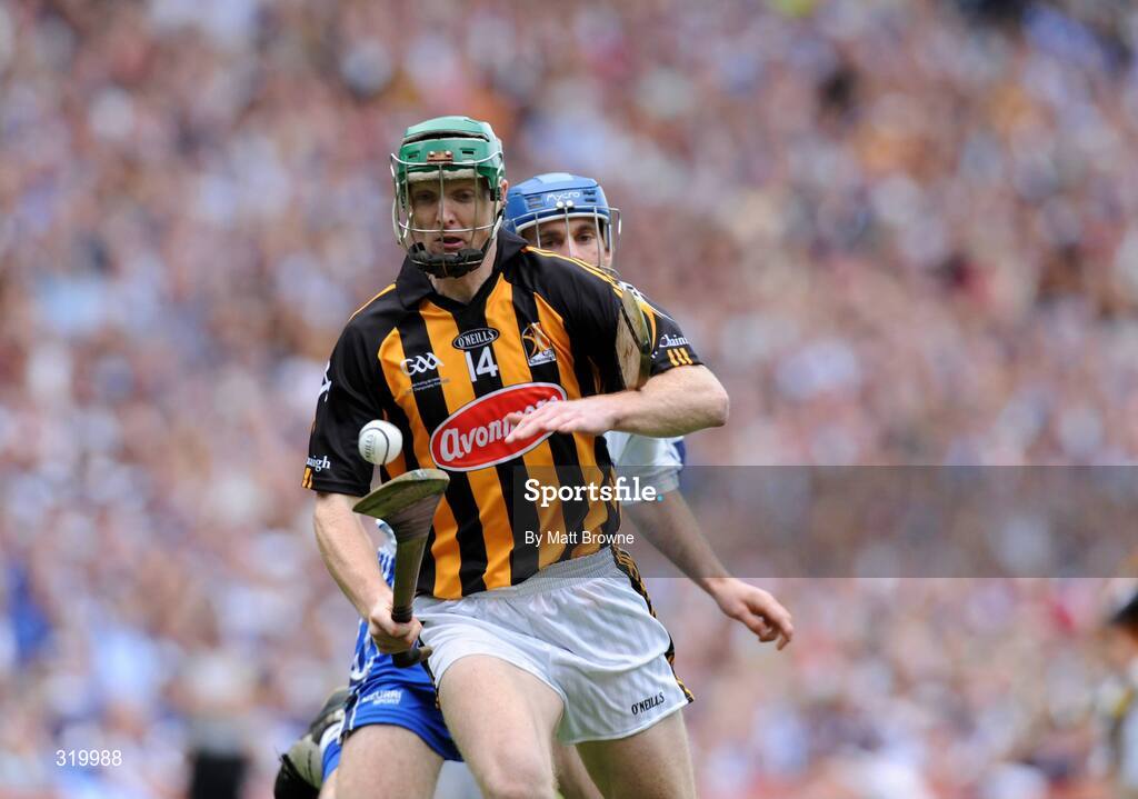 7 September 2008; Henry Shefflin, Kilkenny, in action against Michael Walsh, Waterford. GAA Hurling All-Ireland Senior Championship Final, Kilkenny v Waterford, Croke Park, Dublin. Picture credit: Matt Browne / SPORTSFILE