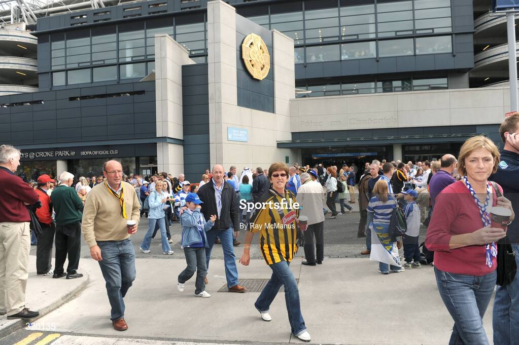 7 September 2008; Supporters of both teams make their way down Jones Road ahead of the game. GAA Hurling All-Ireland Senior Championship Final, Kilkenny v Waterford, Croke Park, Dublin. Picture credit: Ray McManus / SPORTSFILE