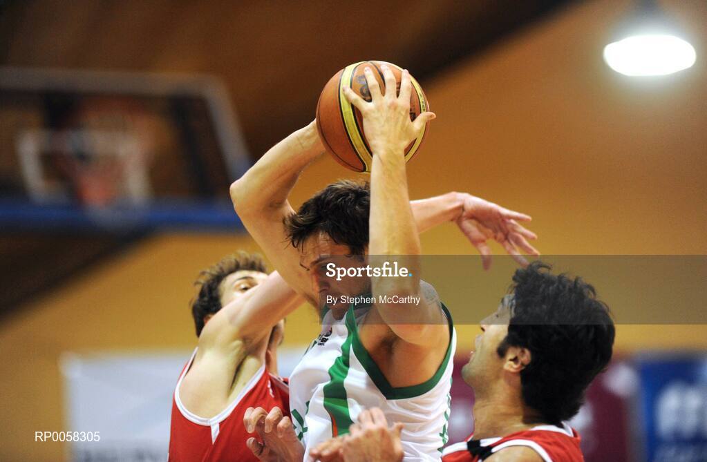 10 September 2008; Justen Naughton, Ireland, in action against Victor Sanikidze, left, and Zaza Pachulia, Georgia. Senior Men's Basketball European Championship - Division B - Group C - Ireland v Georgia, National Basketball Arena, Tallaght, Dublin. Picture credit: Stephen McCarthy / SPORTSFILE