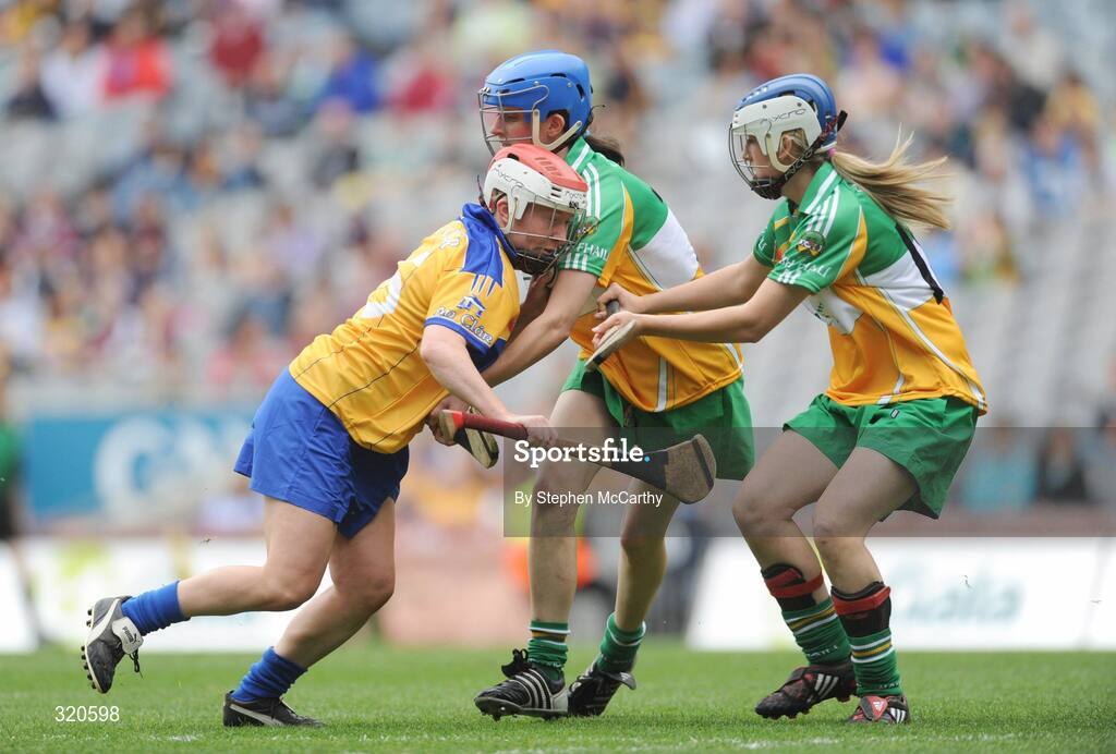 14 September 2008; Claire Commane, Clare, in action against Elaine Darmody, left, and Lorraine Kenna, Offaly. Gala All-Ireland Junior Camogie Championship Final, Clare v Offaly, Croke Park, Dublin. Picture credit: Stephen McCarthy / SPORTSFILE *** Local Caption *** 15    3    18