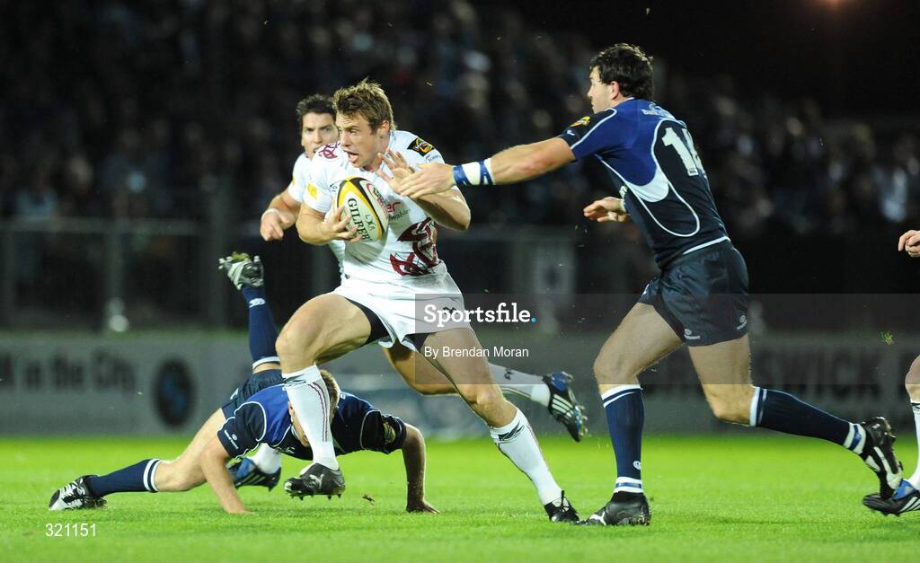 19 September 2008; Tommy Bowe, Ospreys, breaks clear of Luke Fitzgerald, left, and Shane Horgan, Leinster. Magners League, Leinster v Neath Swansea Ospreys, RDS, Dublin. Picture credit: Brendan Moran / SPORTSFILE
