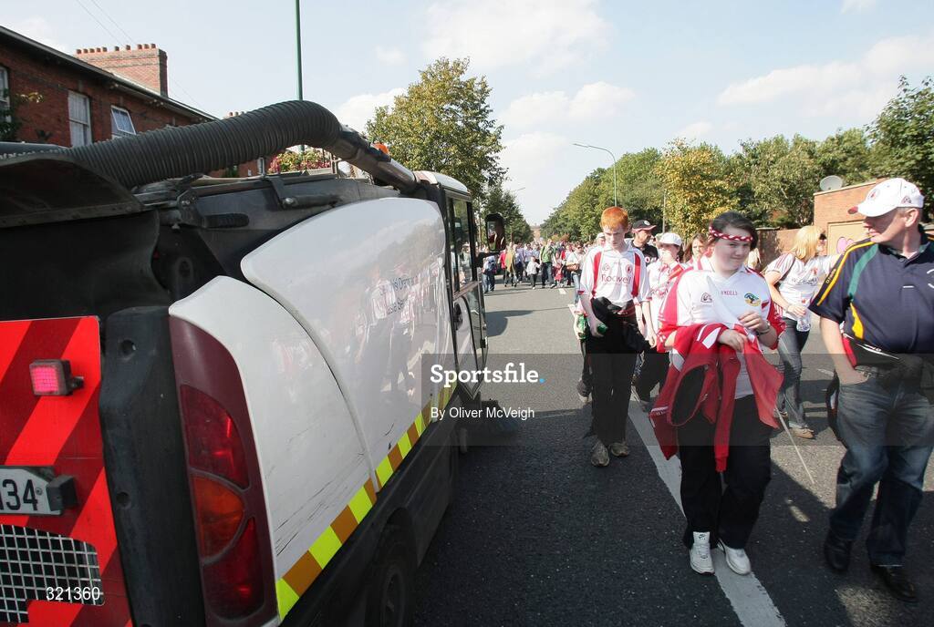 21 September 2008; The road sweeper makes an early start on Clonliffe Road before the GAA Football All-Ireland Senior Championship Final, Kerry v Tyrone, Croke Park, Dublin. Picture credit: Oliver McVeigh / SPORTSFILE
