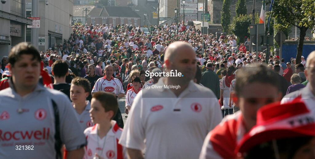 21 September 2008; Fans on Jones Road before the GAA Football All-Ireland Senior Championship Final, Kerry v Tyrone, Croke Park, Dublin. Picture credit: Oliver McVeigh / SPORTSFILE