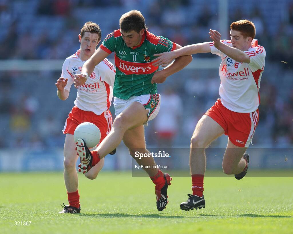 21 September 2008; Aidan O'Shea, Mayo, in action against Gavin Teague, left, and Peter Harte, Tyrone. ESB GAA Football All-Ireland Minor Championship Final, Tyrone v Mayo, Croke Park, Dublin. Picture credit: Brendan Moran / SPORTSFILE
