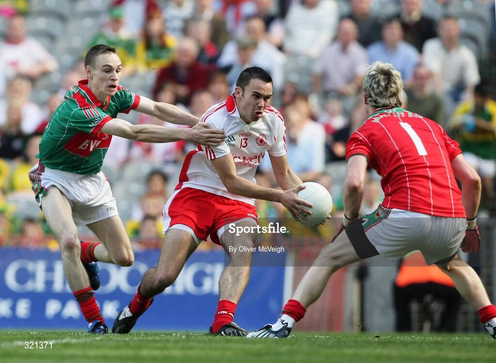 21 September 2008; Shane Coney, Tyrone, in action against John Broderick and Robert Hennelly, Mayo. ESB GAA Football All-Ireland Minor Championship Final, Tyrone v Mayo, Croke Park, Dublin. Picture credit: Oliver McVeigh / SPORTSFILE