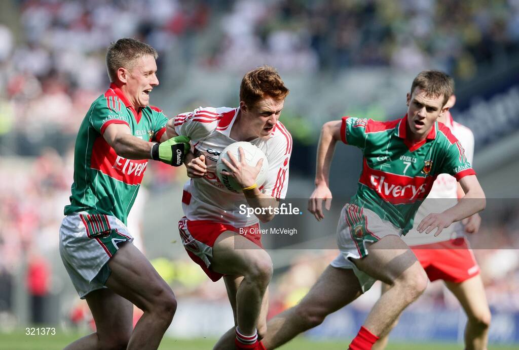 21 September 2008; Niall McKenna, Tyrone, in action against Kevin Keane and Shane McNally, Mayo. ESB GAA Football All-Ireland Minor Championship Final, Tyrone v Mayo, Croke Park, Dublin. Picture credit: Oliver McVeigh / SPORTSFILE