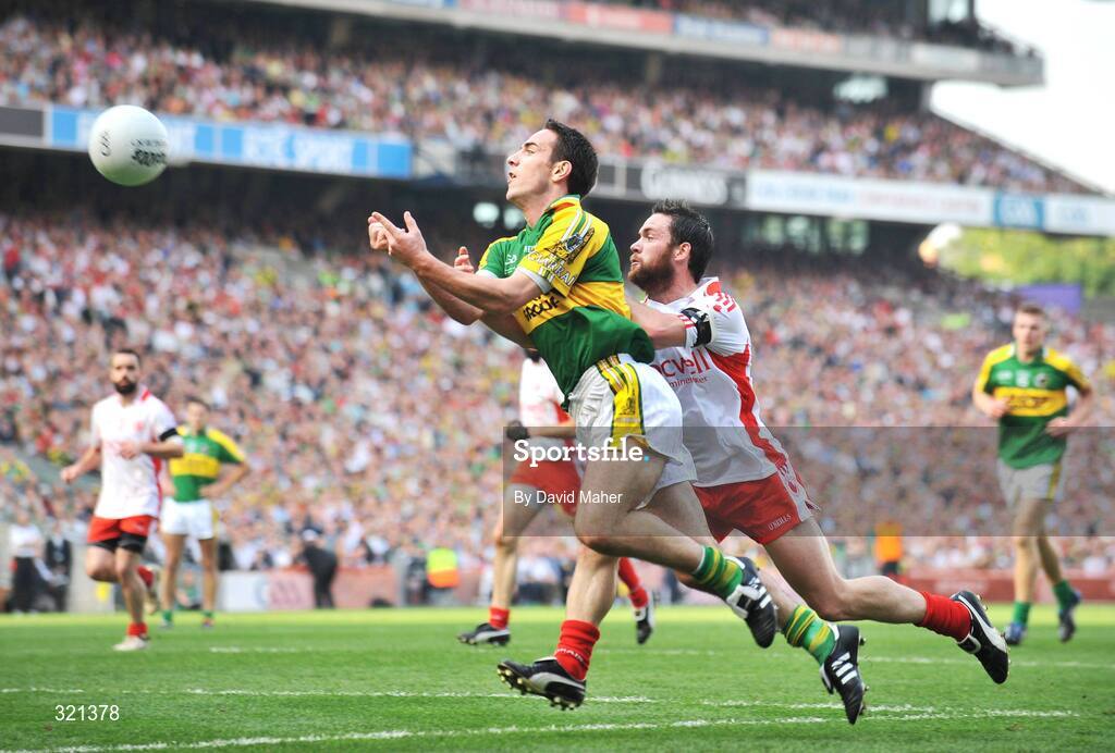 21 September 2008; Declan O'Sullivan, Kerry, in action against Martin Penrose, Tyrone. GAA Football All-Ireland Senior Championship Final, Kerry v Tyrone, Croke Park, Dublin. Picture credit: David Maher / SPORTSFILE