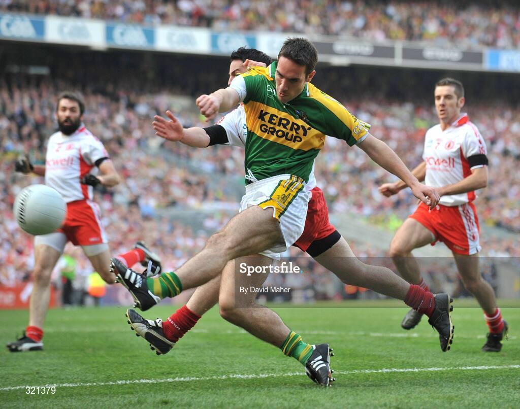21 September 2008; Declan O'Sullivan, Kerry, in action against Davy Harte, Tyrone. GAA Football All-Ireland Senior Championship Final, Kerry v Tyrone, Croke Park, Dublin. Picture credit: David Maher / SPORTSFILE