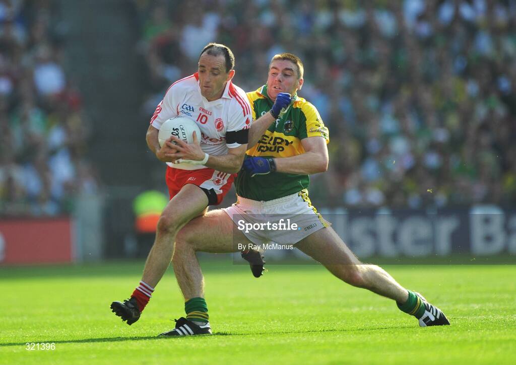 21 September 2008; Brian Dooher, Tyrone, in action against Darragh O Se, Kerry. GAA Football All-Ireland Senior Championship Final, Kerry v Tyrone, Croke Park, Dublin. Picture credit: Ray McManus / SPORTSFILE