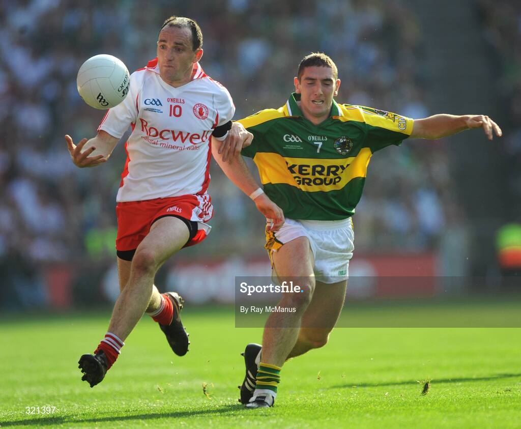 21 September 2008; Brian Dooher, Tyrone, in action against Killian Young, Kerry. GAA Football All-Ireland Senior Championship Final, Kerry v Tyrone, Croke Park, Dublin. Picture credit: Ray McManus / SPORTSFILE