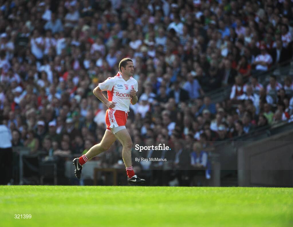 21 September 2008; Tyrone substitute Stephen O'Neill makes his way on to the field. GAA Football All-Ireland Senior Championship Final, Kerry v Tyrone, Croke Park, Dublin. Picture credit: Ray McManus / SPORTSFILE