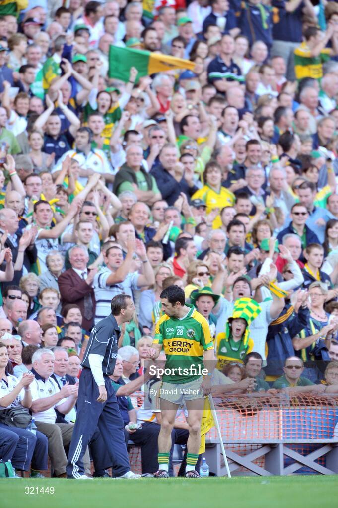 21 September 2008; Kerry manager Pat O'Shea talks with Paul Galvin before he comes on to play during the second half of the game. GAA Football All-Ireland Senior Championship Final, Kerry v Tyrone, Croke Park, Dublin. Picture credit: David Maher / SPORTSFILE