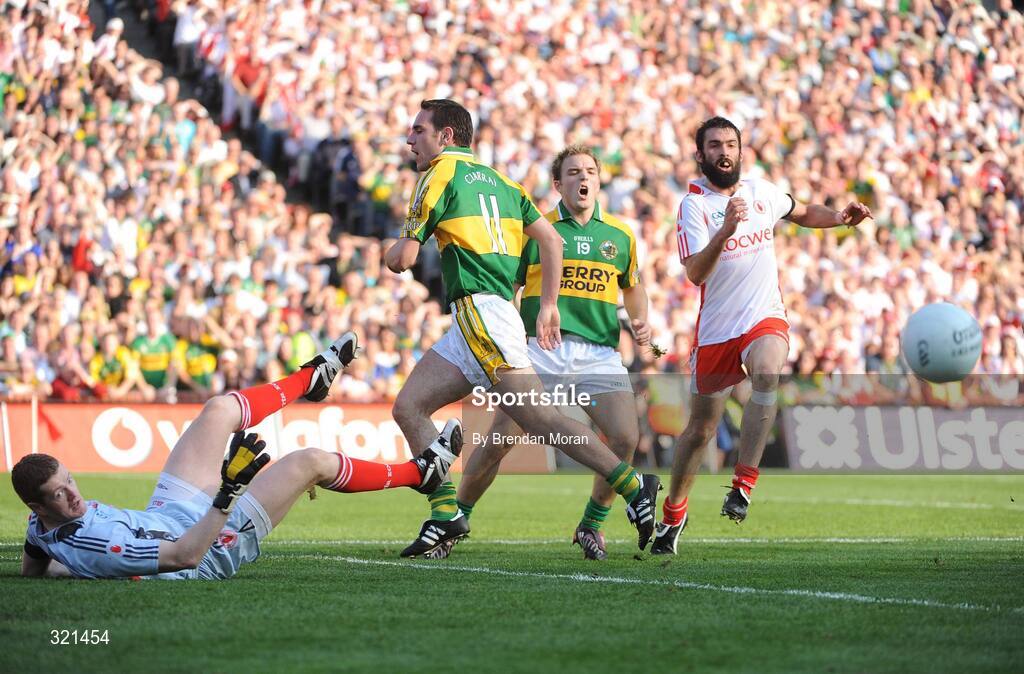 21 September 2008; Tyrone goalkeeper Pascal McConnell looks on after saving a shot from Declan O'Sullivan, 11, Kerry. GAA Football All-Ireland Senior Championship Final, Kerry v Tyrone, Croke Park, Dublin. Picture credit: Brendan Moran / SPORTSFILE