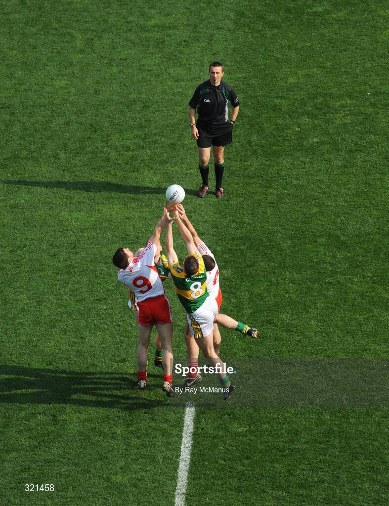 21 September 2008; Midfielders Colin Holmes and Enda McGinley, Tyrone, jump alongside Darragh O Se and Seamus Scanlon, Kerry, after referee Maurice Deegan had thrown in the ball. GAA Football All-Ireland Senior Championship Final, Kerry v Tyrone, Croke Park, Dublin. Picture credit: Ray McManus / SPORTSFILE
