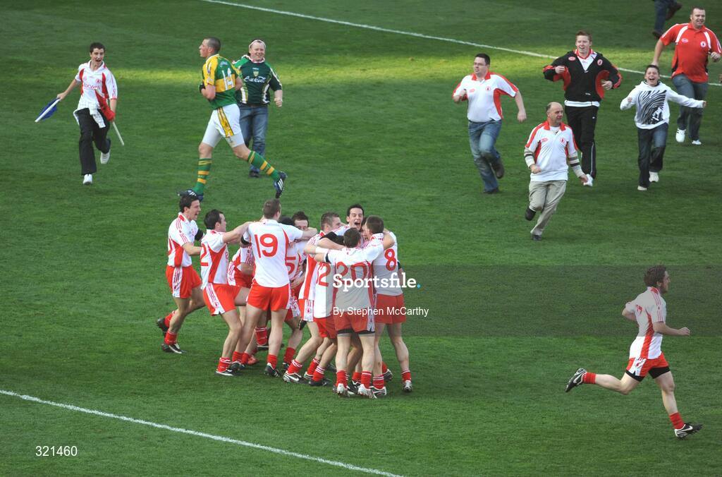 21 September 2008; Tyrone players celebrate at the end of the game. GAA Football All-Ireland Senior Championship Final, Kerry v Tyrone, Croke Park, Dublin. Picture credit: Stephen McCarthy / SPORTSFILE