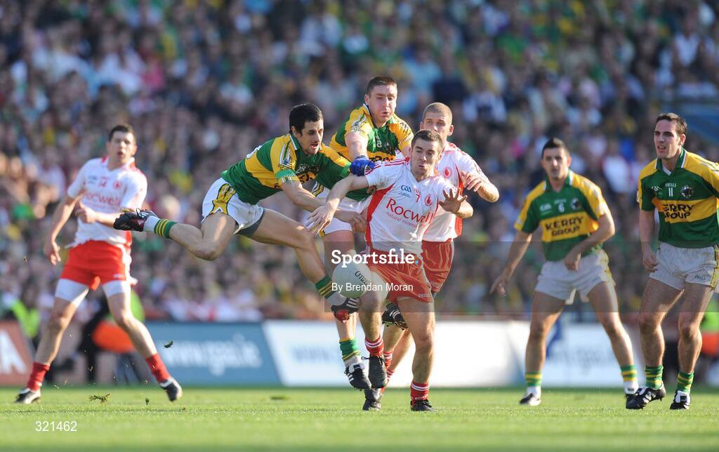 21 September 2008; Paul Galvin and Darragh O Se, Kerry, in action against Philip Jordan, 7, and Kevin Hughes, Tyrone. GAA Football All-Ireland Senior Championship Final, Kerry v Tyrone, Croke Park, Dublin. Picture credit: Brendan Moran / SPORTSFILE