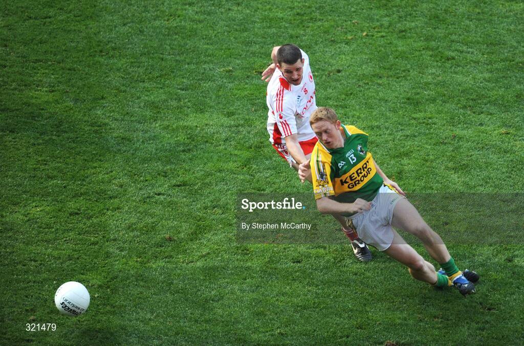 21 September 2008; Colm Cooper, Kerry, in action against Colin Holmes, Tyrone. GAA Football All-Ireland Senior Championship Final, Kerry v Tyrone, Croke Park, Dublin. Picture credit: Stephen McCarthy / SPORTSFILE