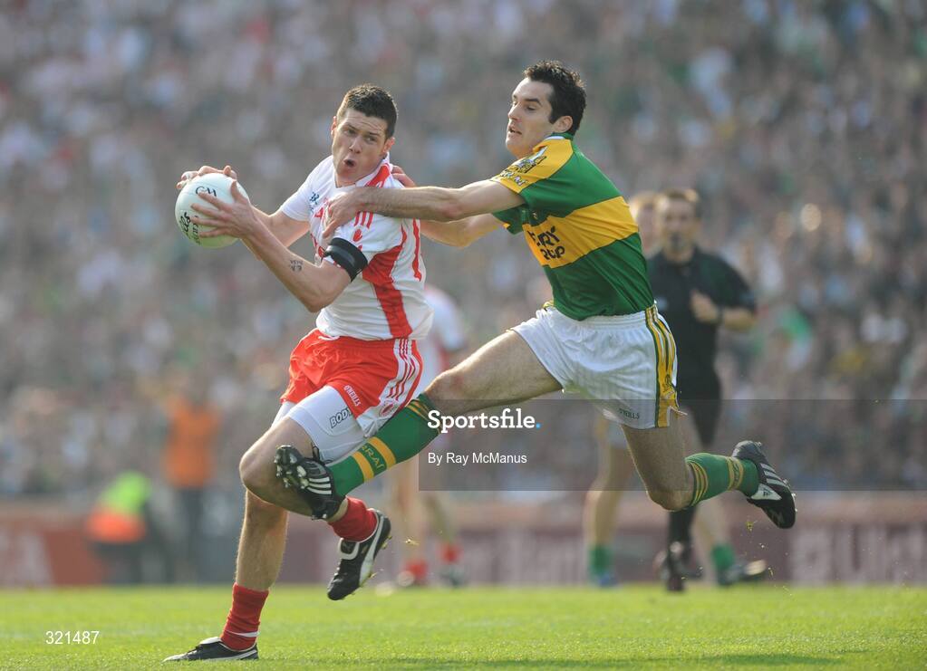 21 September 2008; Sean Cavanagh, Tyrone, is tackled by Tom O'Sullivan, Kerry. GAA Football All-Ireland Senior Championship Final, Kerry v Tyrone, Croke Park, Dublin. Picture credit: Ray McManus / SPORTSFILE
