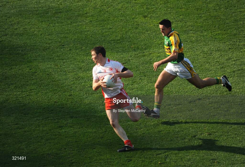 21 September 2008; Enda McGinley, Tyrone, in action against Aidan O'Mahony, Kerry. GAA Football All-Ireland Senior Championship Final, Kerry v Tyrone, Croke Park, Dublin. Picture credit: Stephen McCarthy / SPORTSFILE