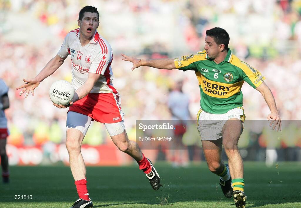 21 September 2008; Sean Cavanagh, Tyrone, in action against Aidan O'Mahony, Kerry. GAA Football All-Ireland Senior Championship Final, Kerry v Tyrone, Croke Park, Dublin. Picture credit: Oliver McVeigh / SPORTSFILE
