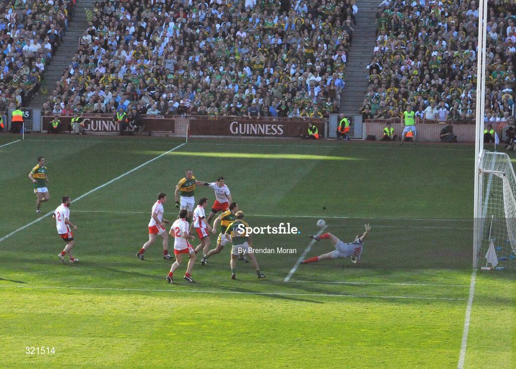 21 September 2008; Tyrone goalkeeper Pascal McConnell saves a shot by Declan O'Sullivan, Kerry. GAA Football All-Ireland Senior Championship Final, Kerry v Tyrone, Croke Park, Dublin. Picture credit: Brendan Moran / SPORTSFILE