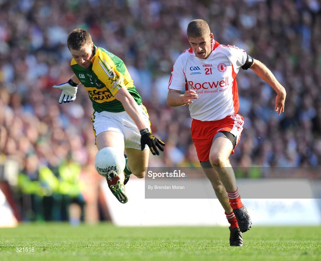 21 September 2008; Tomas O Se, Kerry, in action against Kevin Hughes, Tyrone. GAA Football All-Ireland Senior Championship Final, Kerry v Tyrone, Croke Park, Dublin. Picture credit: Brendan Moran / SPORTSFILE