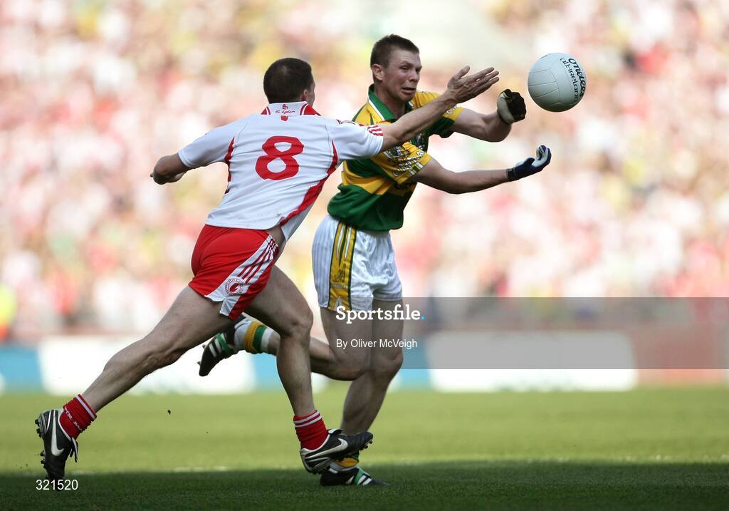 21 September 2008; Tomas O Se, Kerry, in action against Colin Holmes, Tyrone. GAA Football All-Ireland Senior Championship Final, Kerry v Tyrone, Croke Park, Dublin. Picture credit: Oliver McVeigh / SPORTSFILE